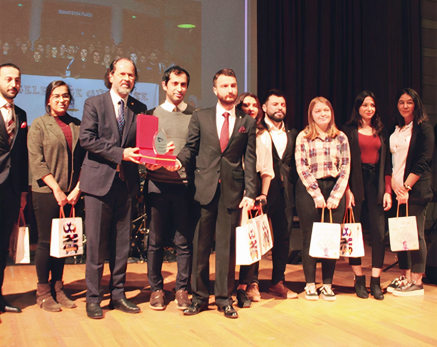 Yılın Kütüphane Dostu ödülü